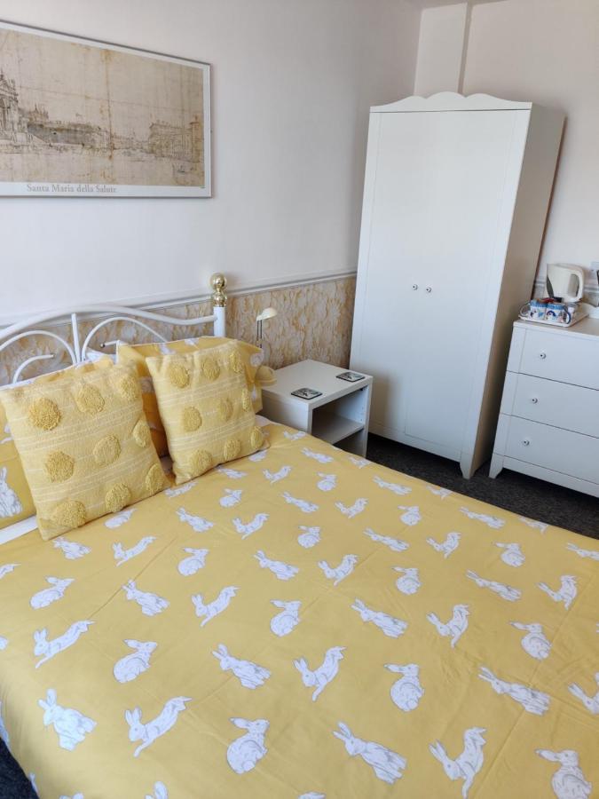 Cameron Court B&B フランボロー エクステリア 写真